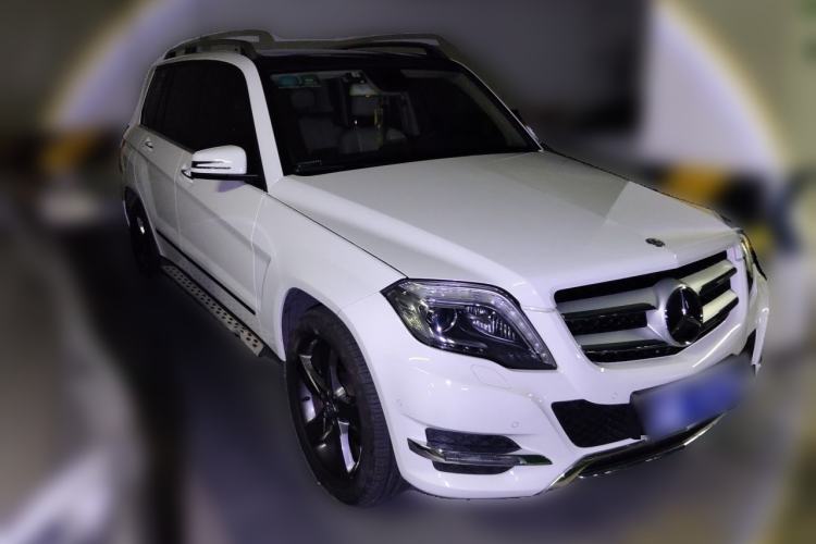 Used Mercedes-Benz GLK-Class 2013 GLK 300 4MATIC Luxury Model Front Right 45 Deg