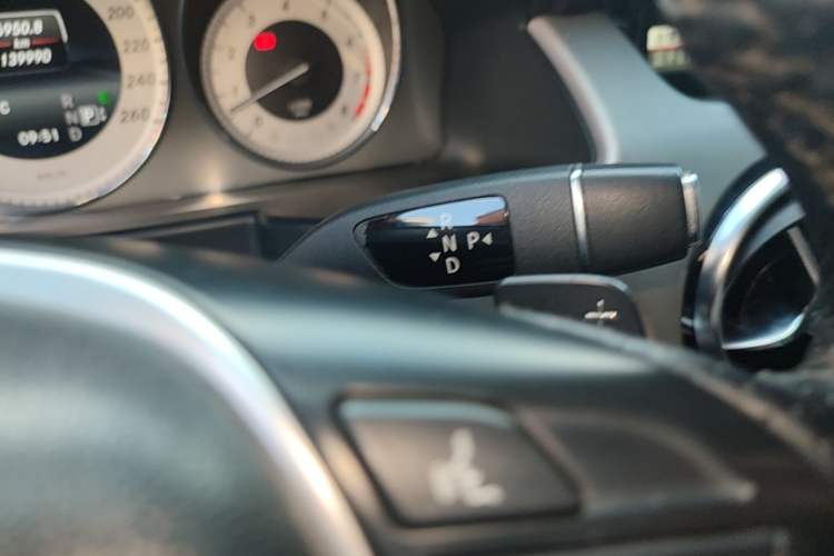 Used Mercedes-Benz GLK-Class 2013 GLK 300 4MATIC Dynamic Edition Gear Lever