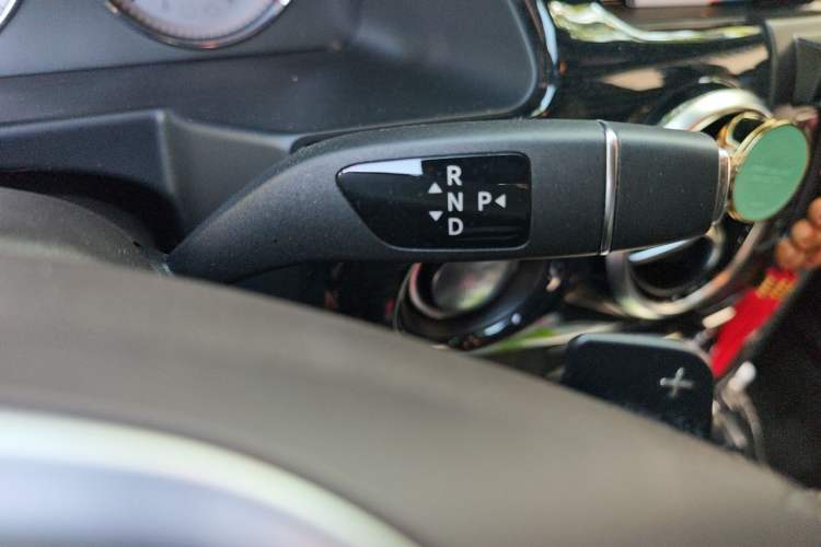 Used Mercedes-Benz GLK-Class 2013 Facelift GLK 300 4MATIC Luxury Edition Gear Lever