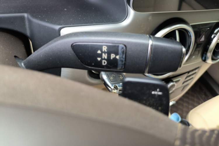 Used Mercedes-Benz GLK-Class 2013 GLK 300 4MATIC Dynamic Sunroof Model Gear Lever