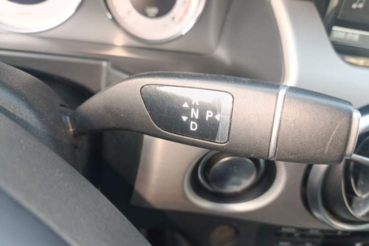 Used Mercedes-Benz GLK-Class 2013 Facelift GLK 300 4MATIC Fashion Edition Gear Lever