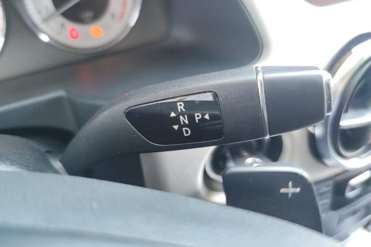 Used Mercedes-Benz GLK-Class 2013 GLK 300 4MATIC Fashion Model Gear Lever