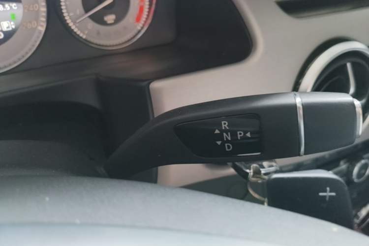 Used Mercedes-Benz GLK-Class 2013 GLK 300 4MATIC Dynamic Sunroof Model Gear Lever