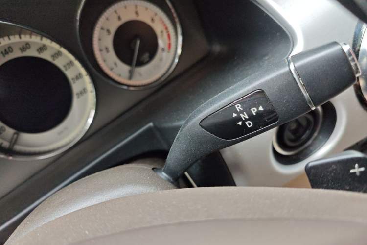 Used Mercedes-Benz GLK-Class 2013 GLK 300 4MATIC Dynamic Edition Gear Lever