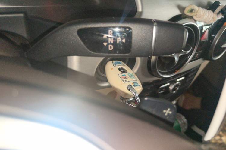 Used Mercedes-Benz GLK-Class 2013 GLK 300 4MATIC Dynamic Edition Gear Lever