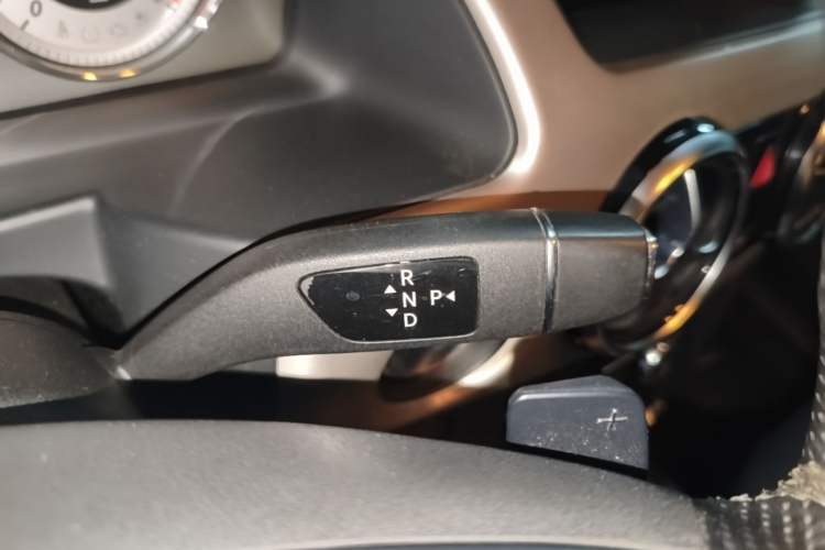 Used Mercedes-Benz GLK-Class 2013 Facelift GLK 300 4MATIC Fashion Edition Gear Lever