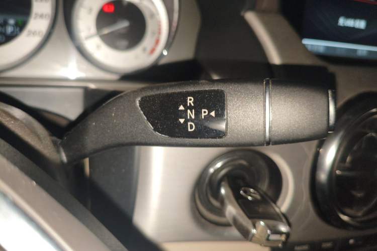 Used Mercedes-Benz GLK-Class 2013 GLK 300 4MATIC Dynamic Edition Gear Lever