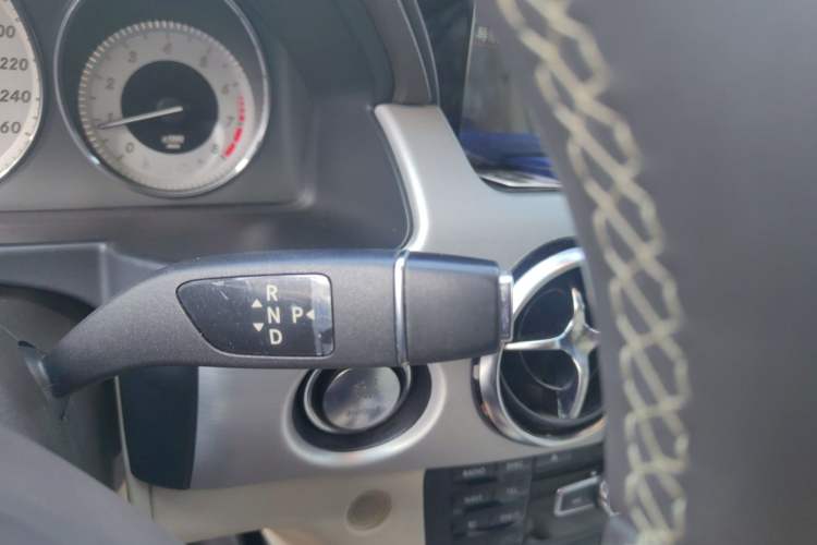 Used Mercedes-Benz GLK-Class 2013 Facelift GLK 300 4MATIC Fashion Edition Gear Lever