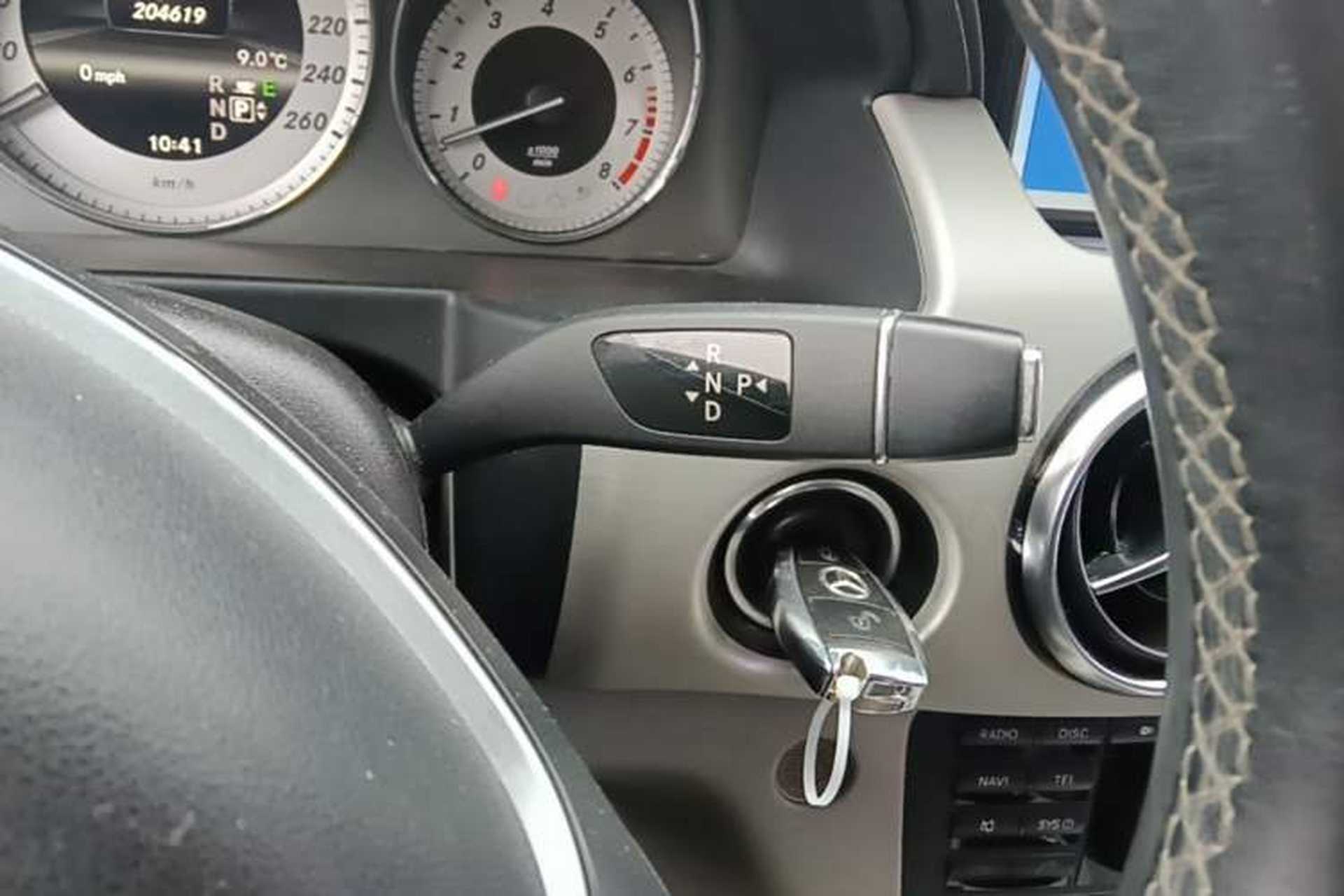 Used Mercedes-Benz GLK-Class 2013 GLK 300 4MATIC Dynamic Edition Gear Lever