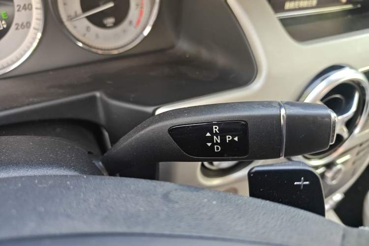 Used Mercedes-Benz GLK-Class 2013 Facelift GLK 300 4MATIC Fashion Edition Gear Lever