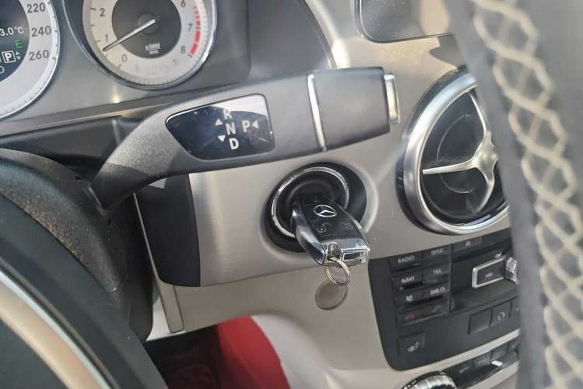Used Mercedes-Benz GLK-Class 2013 GLK 300 4MATIC Dynamic Sunroof Model Gear Lever