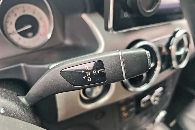 Used Mercedes-Benz GLK-Class 2013 Facelift GLK 300 4MATIC Fashion Edition Gear Lever