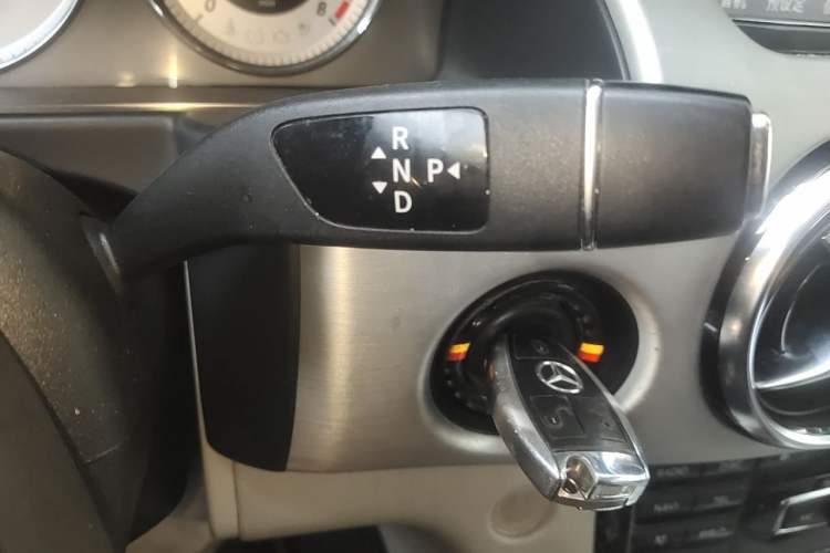 Used Mercedes-Benz GLK-Class 2013 Facelift GLK 300 4MATIC Fashion Edition Gear Lever
