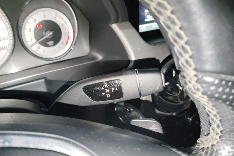 Used Mercedes-Benz GLK-Class 2013 GLK 300 4MATIC Dynamic Edition Gear Lever