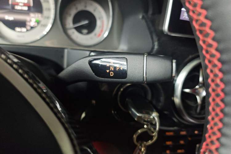 Used Mercedes-Benz GLK-Class 2013 GLK 300 4MATIC Dynamic Edition Gear Lever