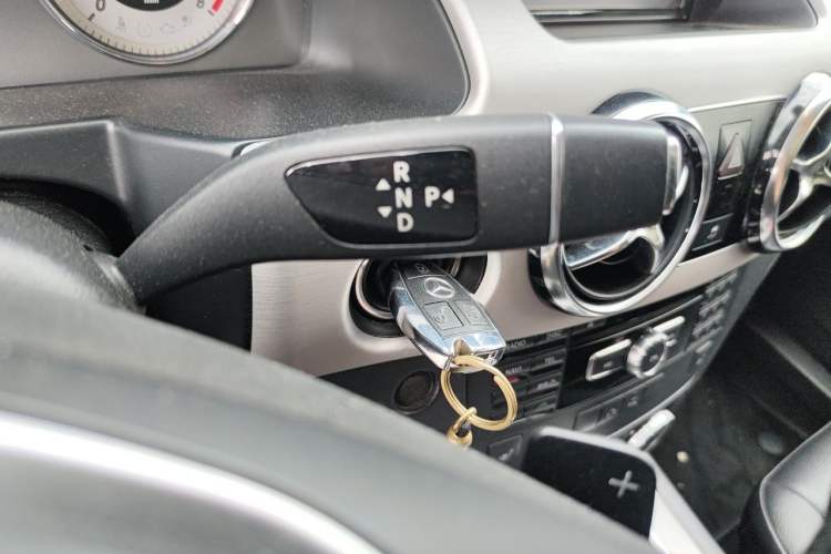 Used Mercedes-Benz GLK-Class 2013 GLK 300 4MATIC Dynamic Edition Gear Lever