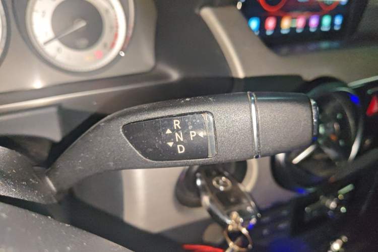 Used Mercedes-Benz GLK-Class 2013 GLK 300 4MATIC Dynamic Edition Gear Lever