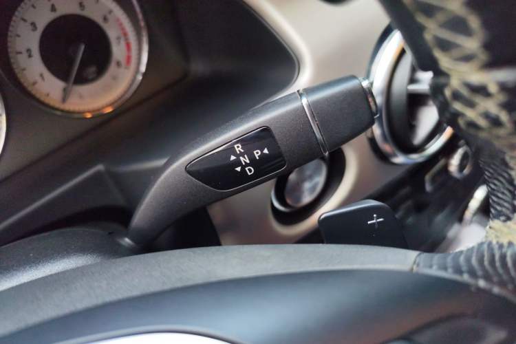 Used Mercedes-Benz GLK-Class 2013 Facelift GLK 300 4MATIC Fashion Edition Gear Lever