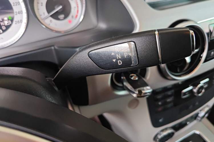 Used Mercedes-Benz GLK-Class 2013 GLK 300 4MATIC Dynamic Edition Gear Lever