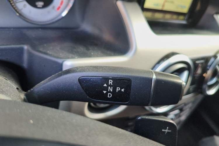 Used Mercedes-Benz GLK-Class 2013 Facelift GLK 300 4MATIC Fashion Edition Gear Lever