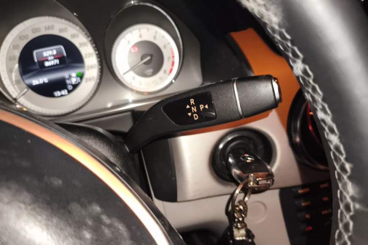 Used Mercedes-Benz GLK-Class 2013 GLK 300 4MATIC Dynamic Edition Gear Lever