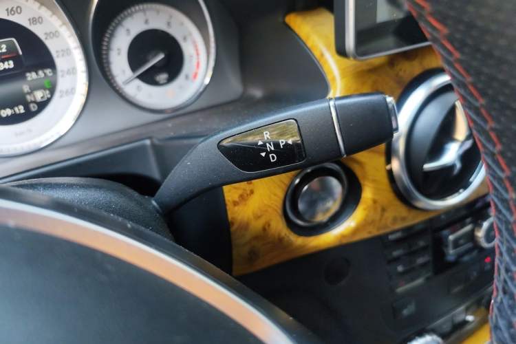 Used Mercedes-Benz GLK-Class 2013 Facelift GLK 300 4MATIC Fashion Edition Gear Lever
