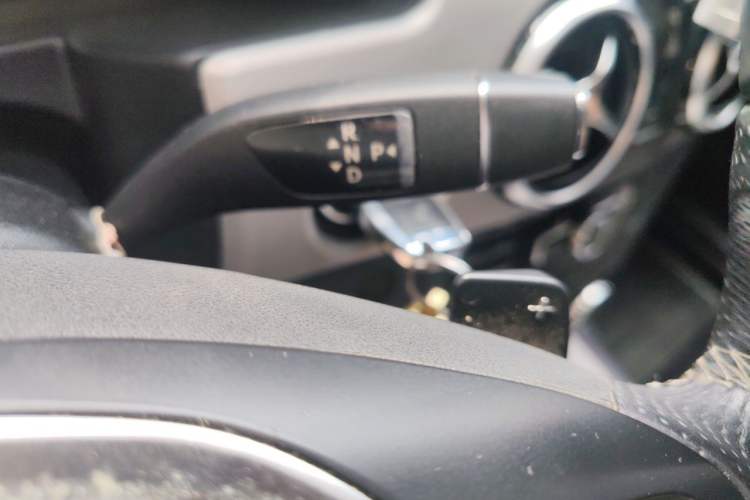 Used Mercedes-Benz GLK-Class 2013 GLK 300 4MATIC Dynamic Edition Gear Lever