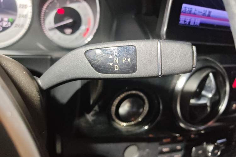 Used Mercedes-Benz GLK-Class 2013 GLK 300 4MATIC Luxury Model Gear Lever