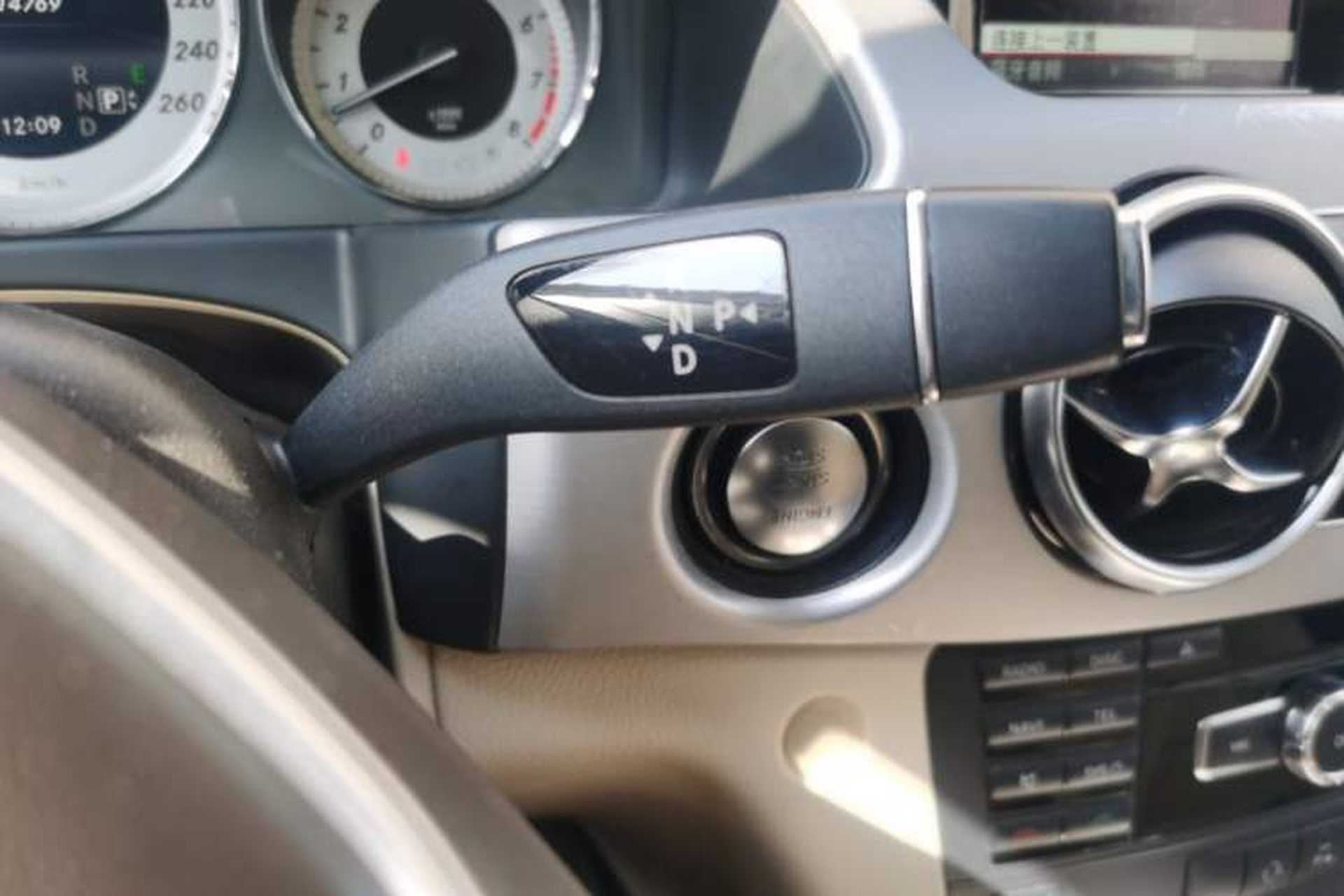 Used Mercedes-Benz GLK-Class 2013 Facelift GLK 300 4MATIC Fashion Edition Gear Lever