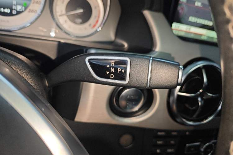 Used Mercedes-Benz GLK-Class 2013 Facelift GLK 300 4MATIC Fashion Edition Gear Lever