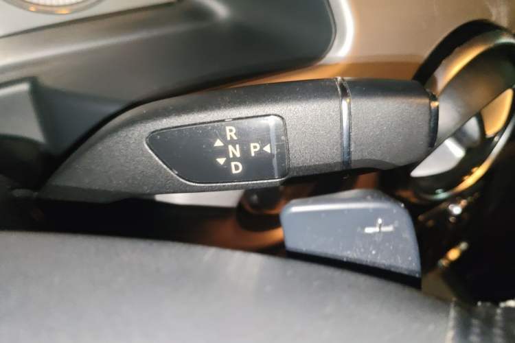 Used Mercedes-Benz GLK-Class 2013 Facelift GLK 300 4MATIC Fashion Edition Gear Lever