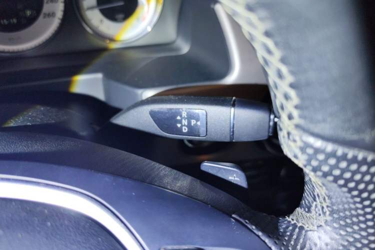 Used Mercedes-Benz GLK-Class 2013 Facelift GLK 300 4MATIC Fashion Edition Gear Lever