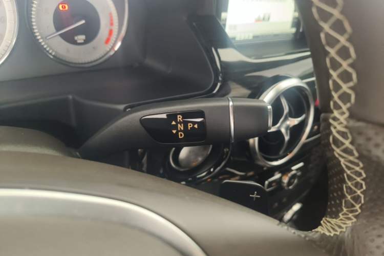 Used Mercedes-Benz GLK-Class 2013 Facelift GLK 300 4MATIC Luxury Edition Gear Lever