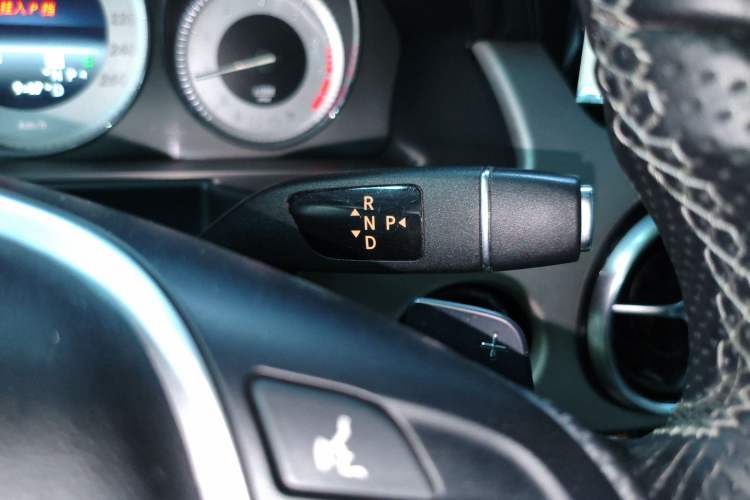 Used Mercedes-Benz GLK-Class 2013 Facelift GLK 300 4MATIC Fashion Edition Gear Lever