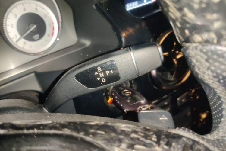 Used Mercedes-Benz GLK-Class 2013 GLK 300 4MATIC Dynamic Edition Gear Lever