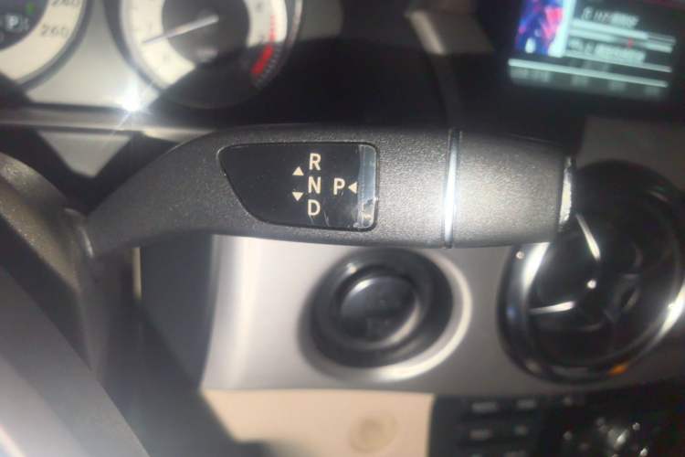 Used Mercedes-Benz GLK-Class 2013 Facelift GLK 300 4MATIC Fashion Edition Gear Lever