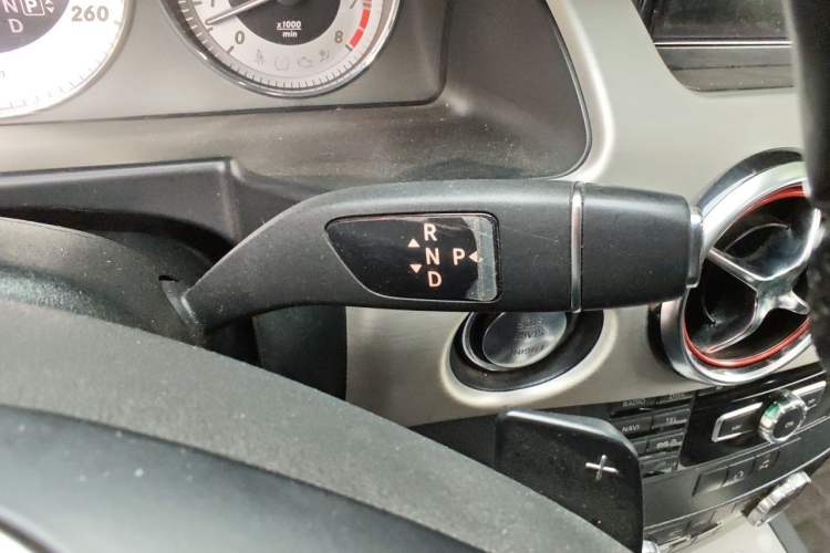 Used Mercedes-Benz GLK-Class 2013 Facelift GLK 300 4MATIC Fashion Edition Gear Lever
