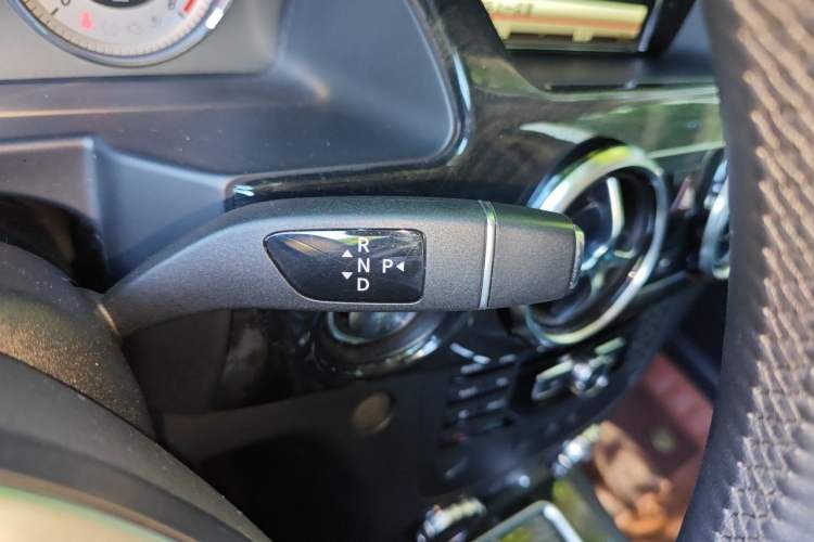 Used Mercedes-Benz GLK-Class 2013 Facelift GLK 300 4MATIC Luxury Edition Gear Lever
