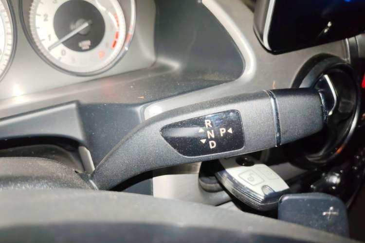 Used Mercedes-Benz GLK-Class 2013 GLK 300 4MATIC Dynamic Sunroof Model Gear Lever