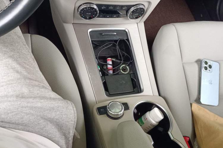 Used Mercedes-Benz GLK-Class 2013 Facelift GLK 300 4MATIC Fashion Edition Gear Lever