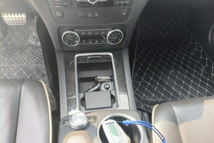Used Mercedes-Benz GLK-Class 2013 Facelift GLK 300 4MATIC Luxury Edition Gear Lever