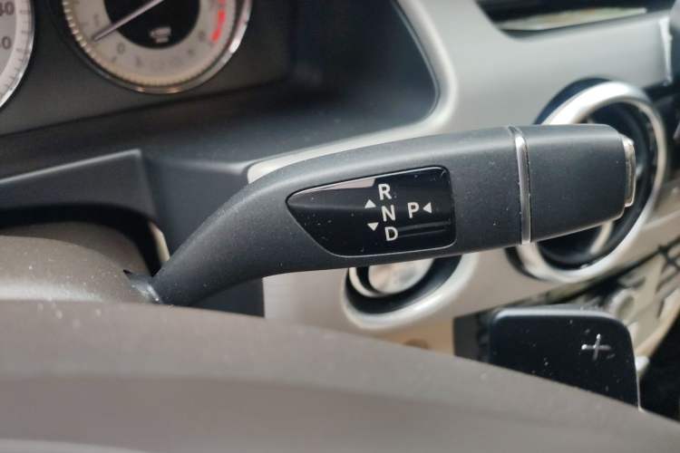 Used Mercedes-Benz GLK-Class 2013 Facelift GLK 300 4MATIC Fashion Edition Gear Lever