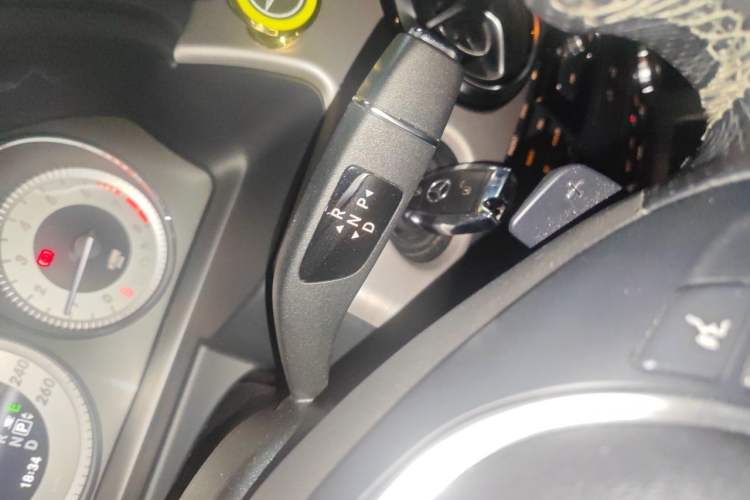 Used Mercedes-Benz GLK-Class 2013 GLK 300 4MATIC Dynamic Edition Gear Lever