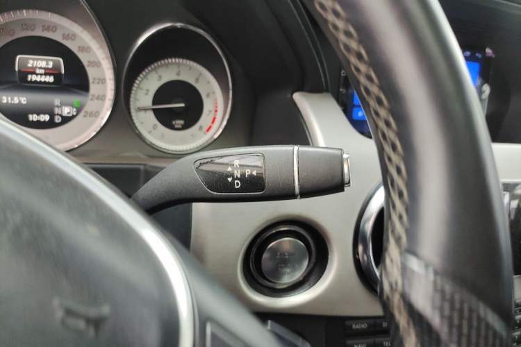 Used Mercedes-Benz GLK-Class 2013 Facelift GLK 300 4MATIC Fashion Edition Gear Lever