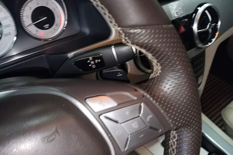 Used Mercedes-Benz GLK-Class 2013 Facelift GLK 300 4MATIC Fashion Edition Gear Lever