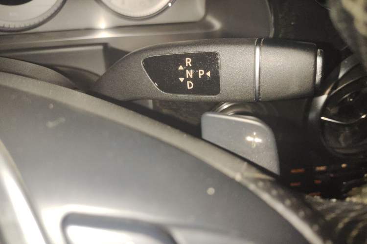 Used Mercedes-Benz GLK-Class 2013 Facelift GLK 300 4MATIC Luxury Edition Gear Lever