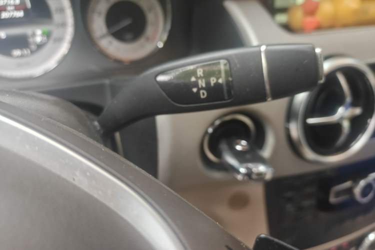 Used Mercedes-Benz GLK-Class 2013 GLK 300 4MATIC Dynamic Edition Gear Lever