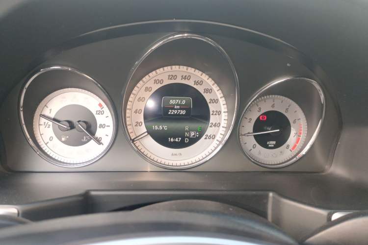 Used Mercedes-Benz GLK-Class 2013 Facelift GLK 300 4MATIC Fashion Edition Instrument Cluster