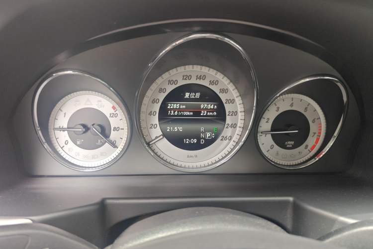 Used Mercedes-Benz GLK-Class 2013 GLK 300 4MATIC Dynamic Sunroof Model Instrument Cluster
