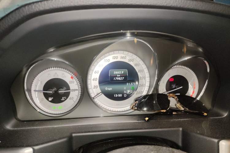 Used Mercedes-Benz GLK-Class 2013 GLK 300 4MATIC Dynamic Sunroof Model Instrument Cluster